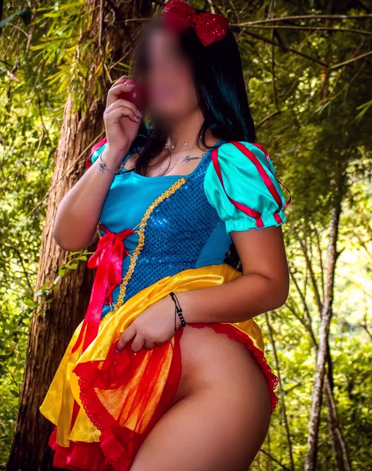 Agata, 33