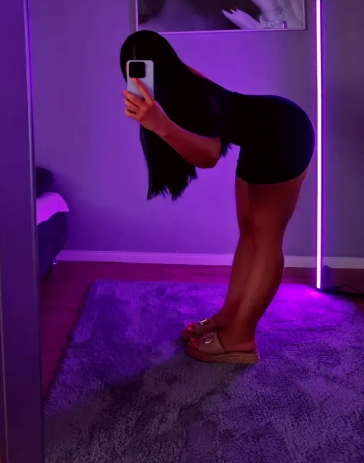 Agata, 29