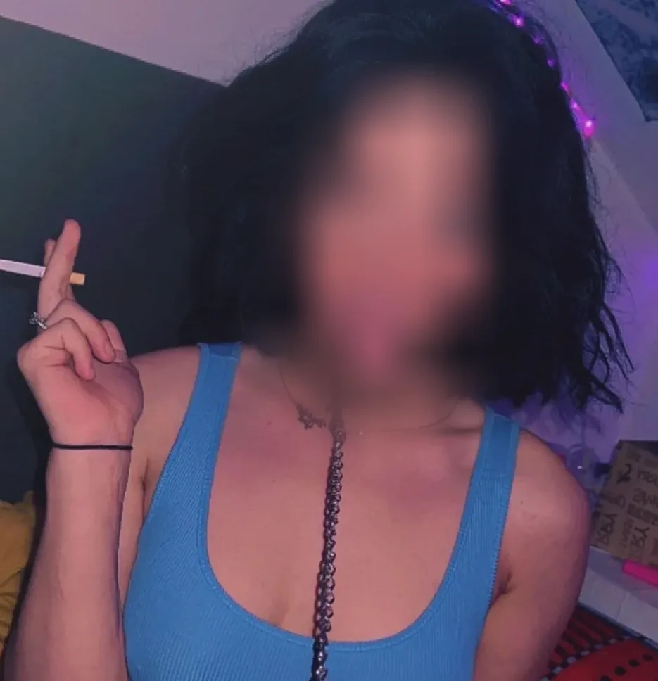 Amara, 23
