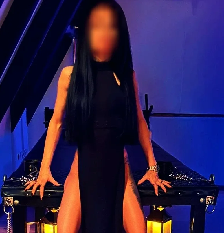 Demi, 33