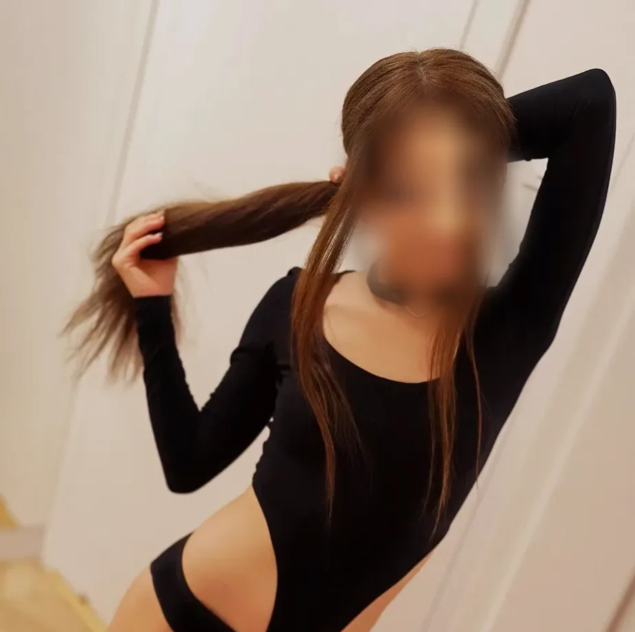 Eleri, 23