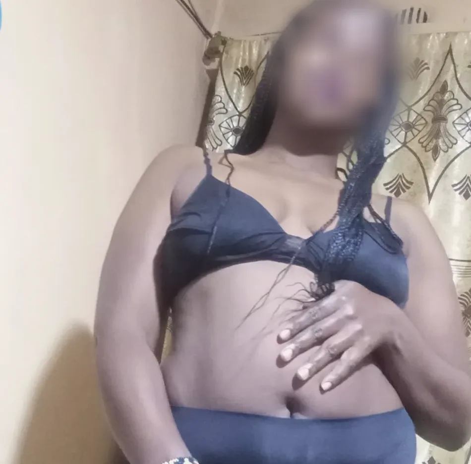 Ewa, 32
